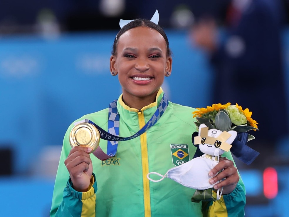 Rebeca Andrade conquista ouro e faz história da ginastica